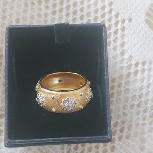 Stayed ladies gold band ring